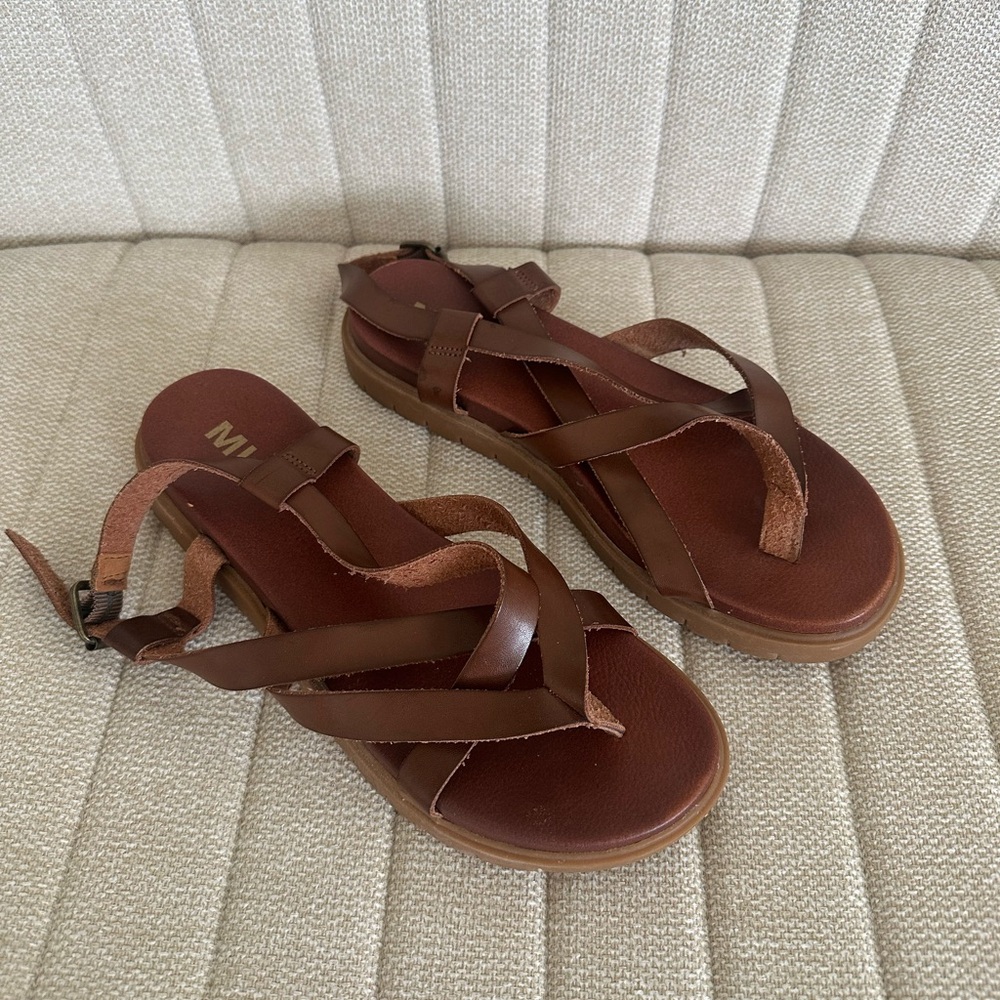 MIA Adiline Women's Brown Cross Strap Sandals | Faux Leather | Size 7.5